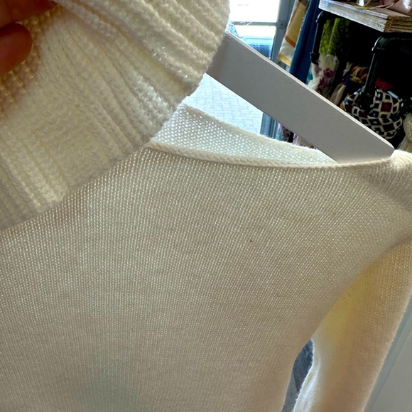 1.STATE Cold Shoulder Turtleneck Sweater in Antique White XS - Picture 7 of 9